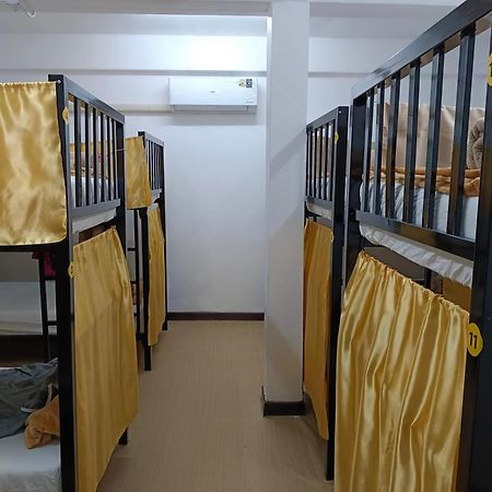 Silom Guesthouse กรุงเทพมหานคร ภายนอก รูปภาพ