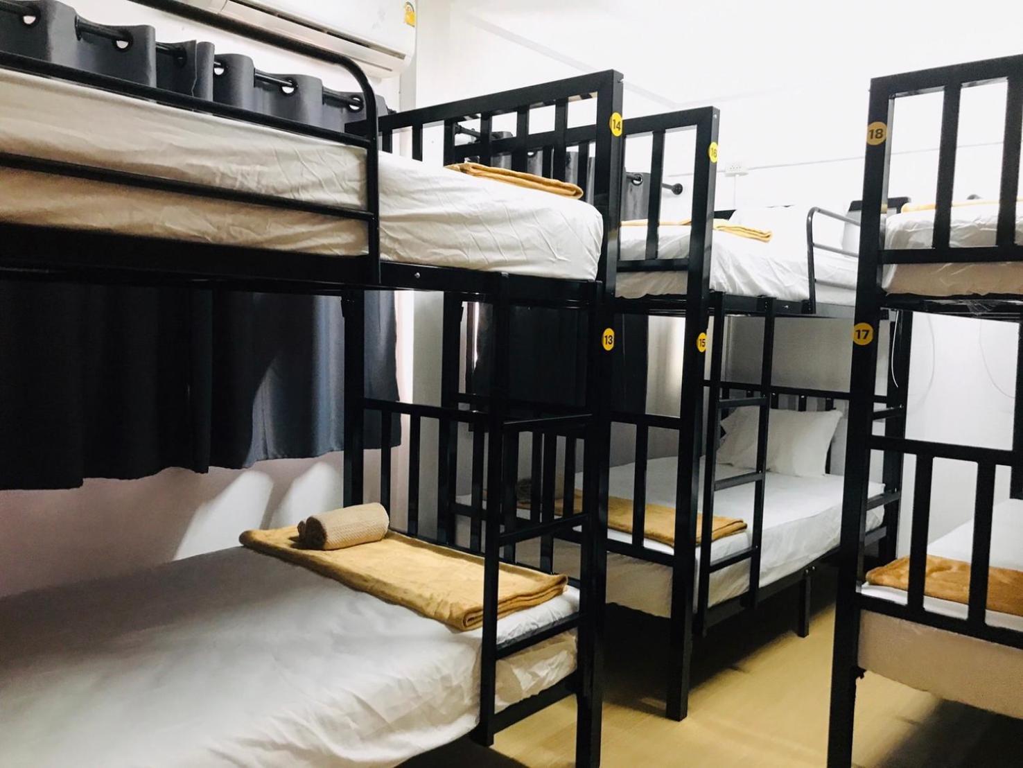 Silom Guesthouse กรุงเทพมหานคร ภายนอก รูปภาพ