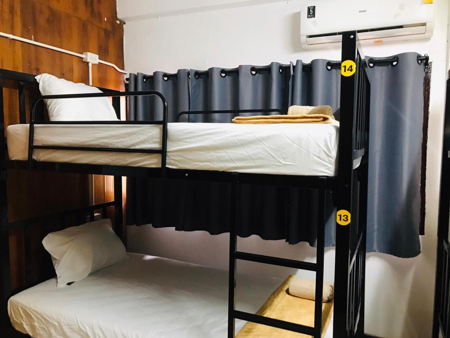 Silom Guesthouse กรุงเทพมหานคร ภายนอก รูปภาพ