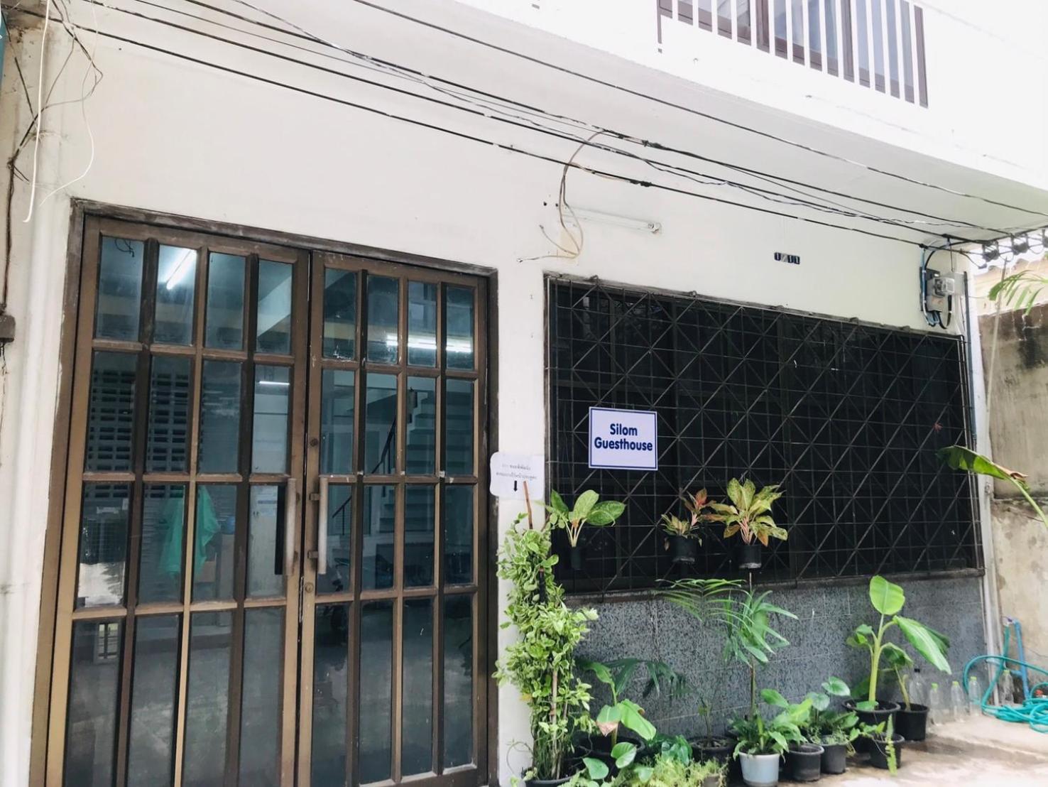 Silom Guesthouse กรุงเทพมหานคร ภายนอก รูปภาพ