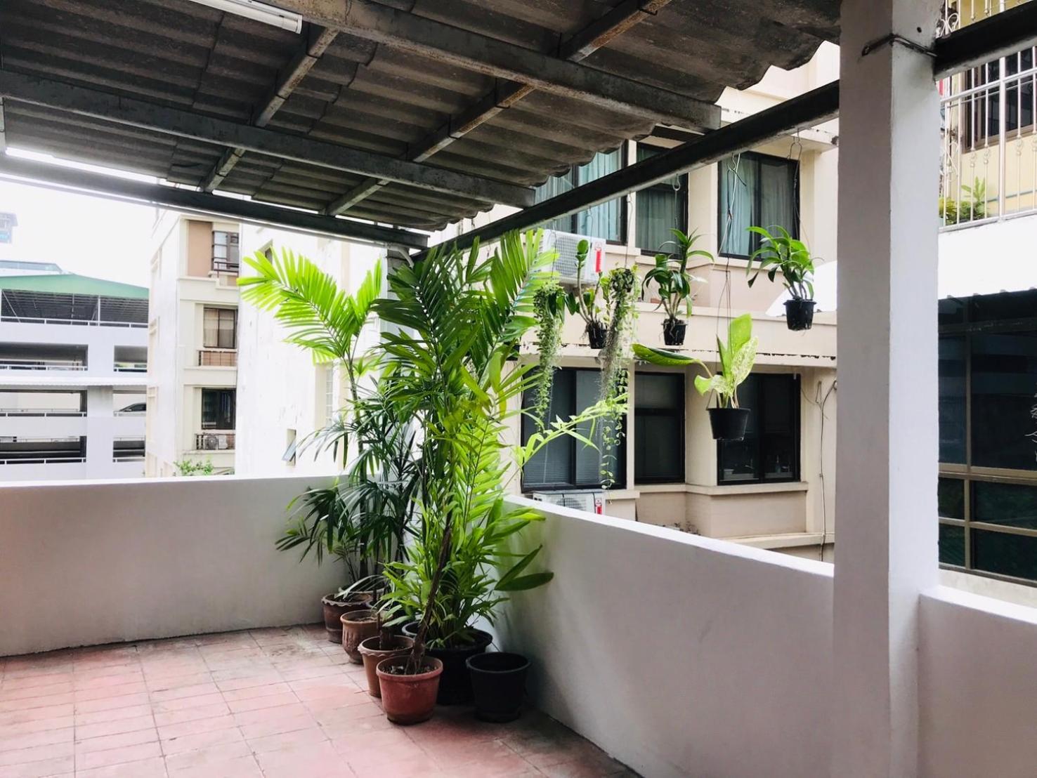 Silom Guesthouse กรุงเทพมหานคร ภายนอก รูปภาพ