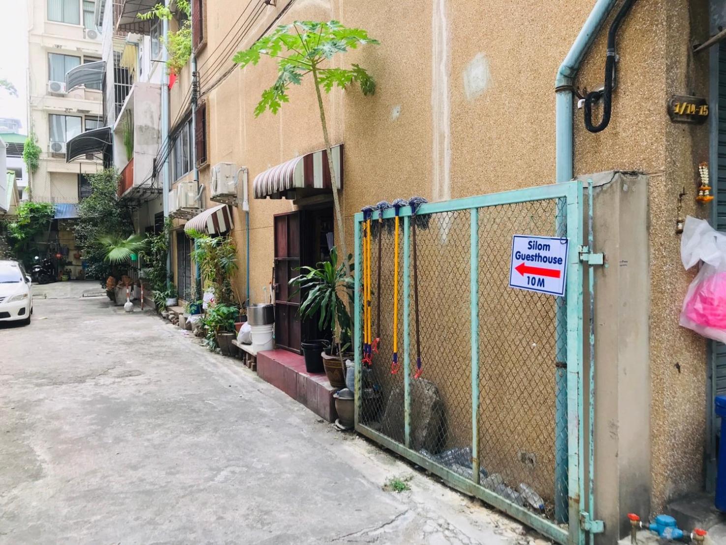 Silom Guesthouse กรุงเทพมหานคร ภายนอก รูปภาพ