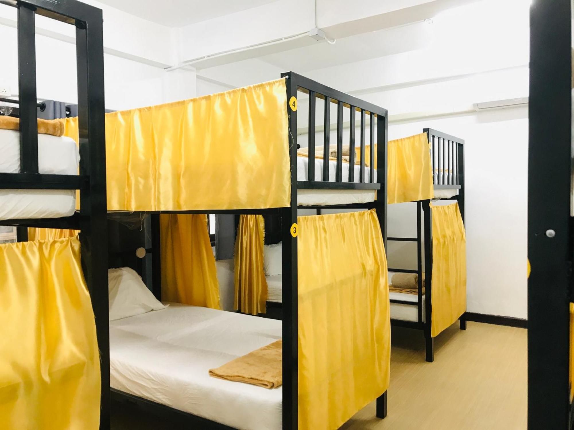 Silom Guesthouse กรุงเทพมหานคร ภายนอก รูปภาพ