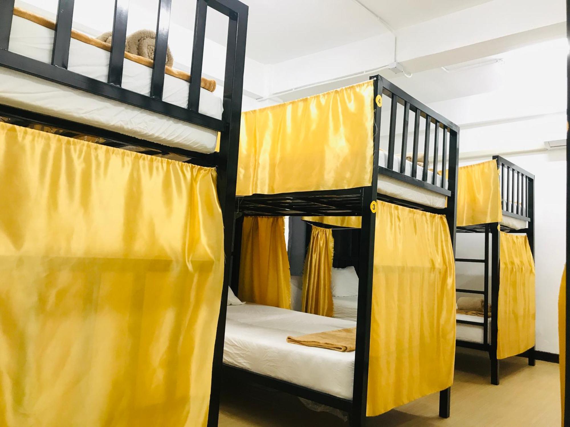 Silom Guesthouse กรุงเทพมหานคร ภายนอก รูปภาพ