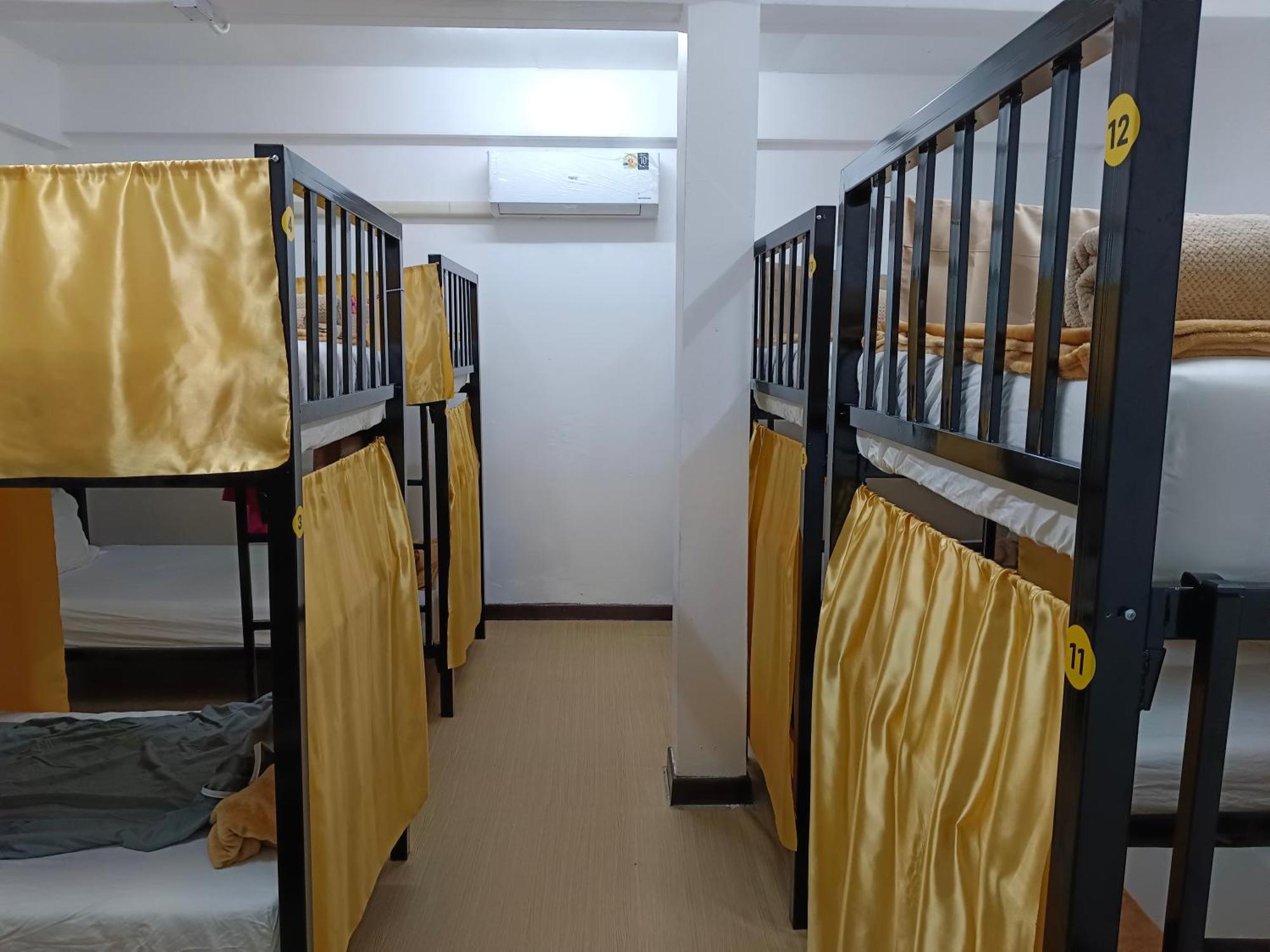 Silom Guesthouse กรุงเทพมหานคร ภายนอก รูปภาพ