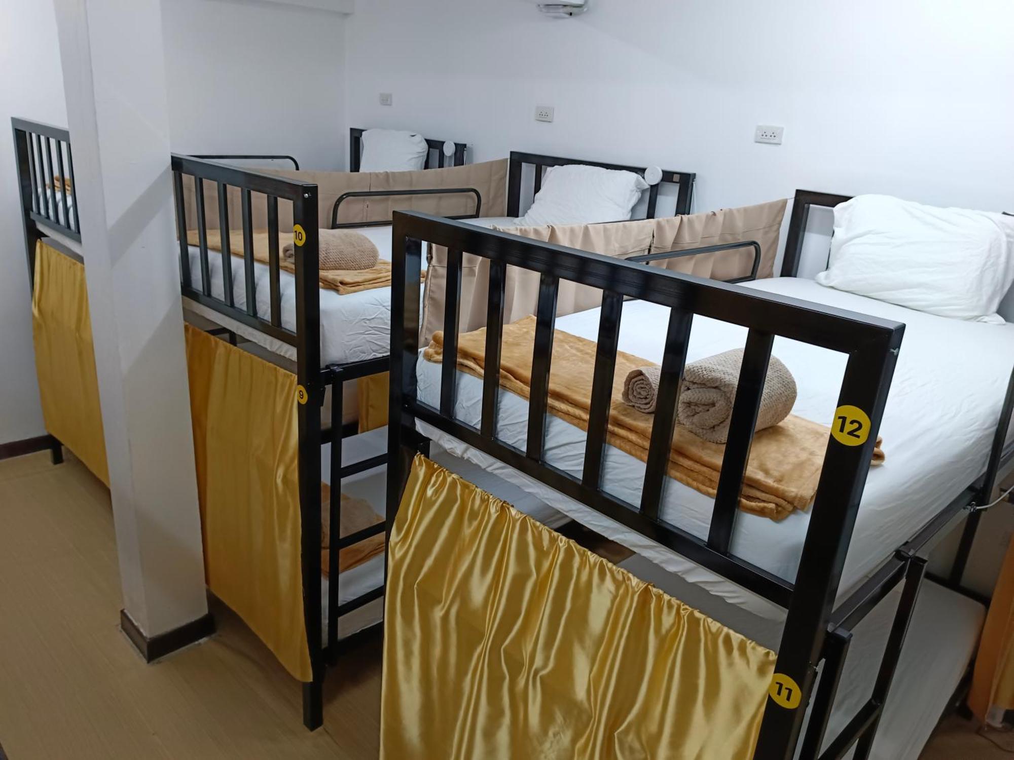Silom Guesthouse กรุงเทพมหานคร ภายนอก รูปภาพ