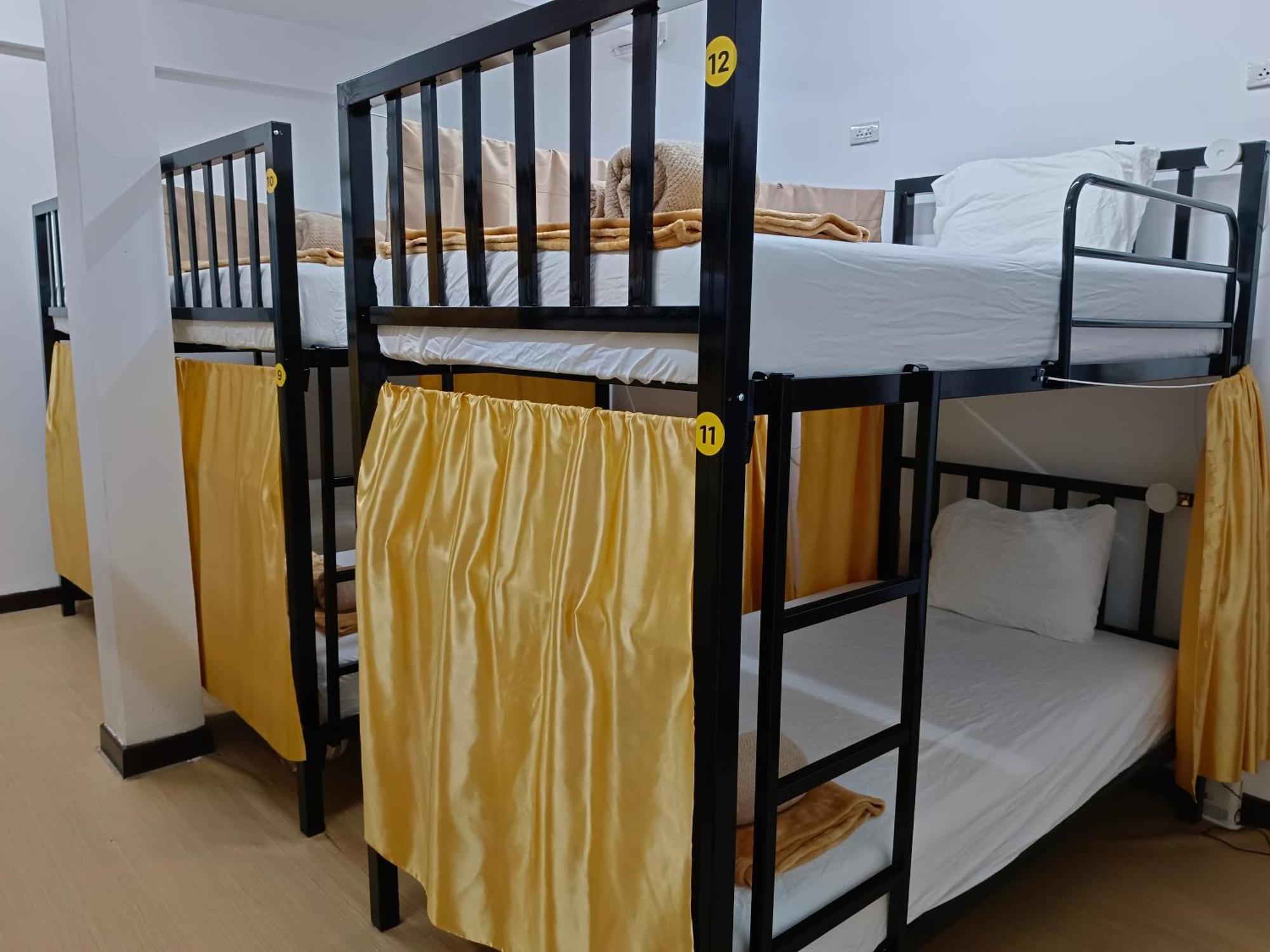 Silom Guesthouse กรุงเทพมหานคร ภายนอก รูปภาพ
