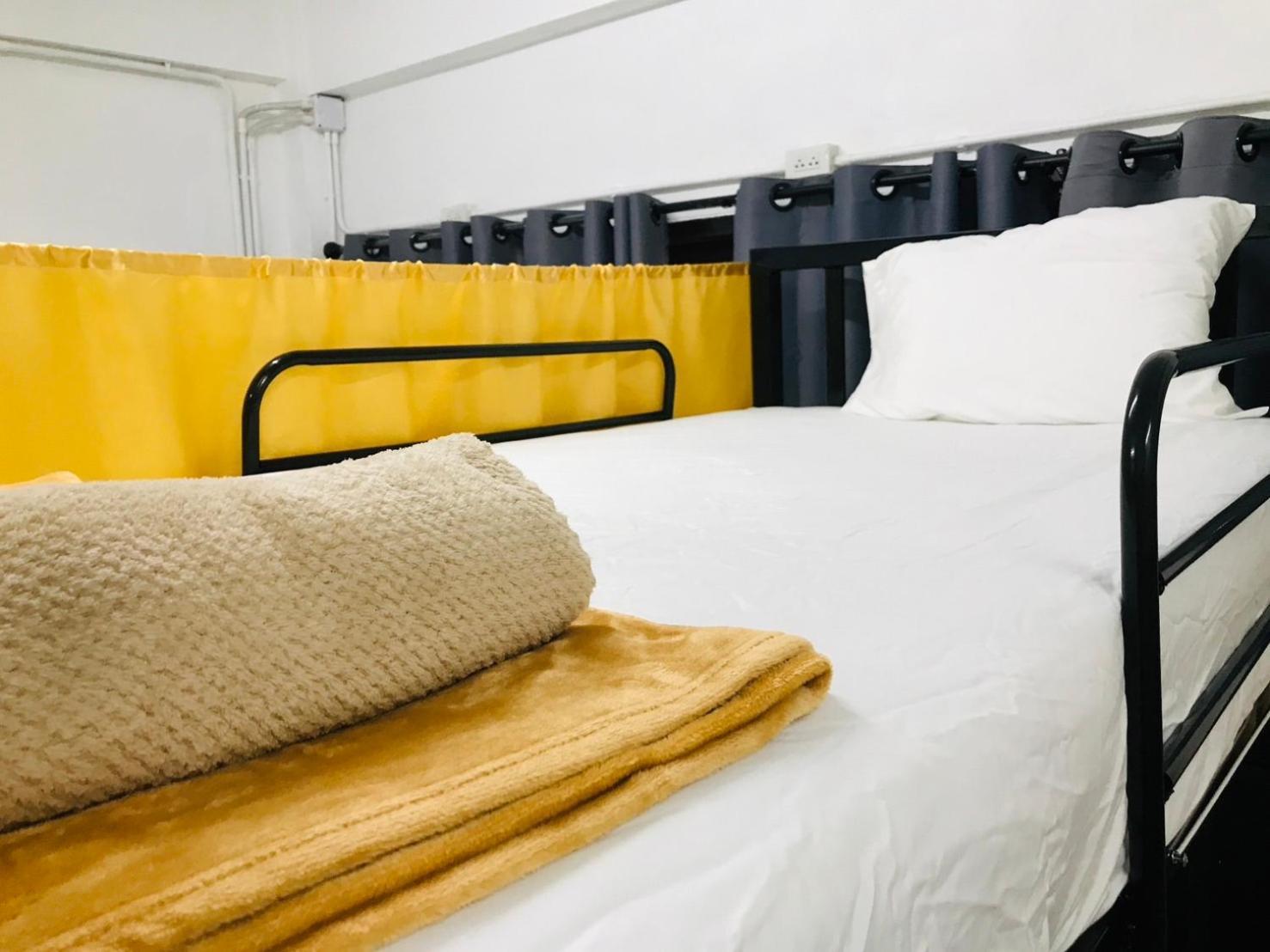 Silom Guesthouse กรุงเทพมหานคร ภายนอก รูปภาพ