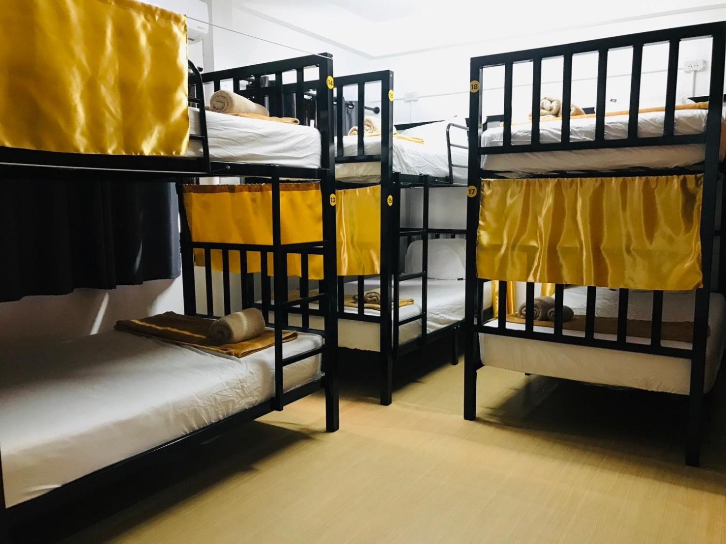 Silom Guesthouse กรุงเทพมหานคร ภายนอก รูปภาพ